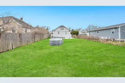 33 Center Avenue, Bay Shore, NY 11706 - Photo 9