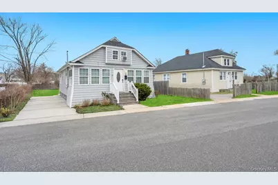 33 Center Avenue, Bay Shore, NY 11706 - Photo 3