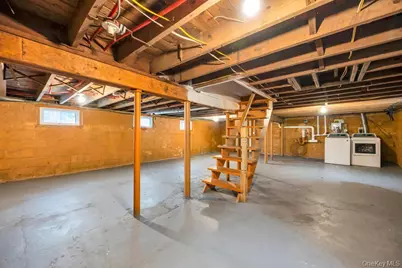33 Center Avenue, Bay Shore, NY 11706 - Photo 5