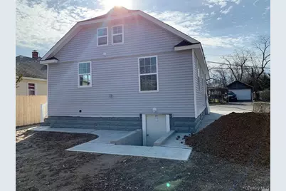 33 Center Avenue, Bay Shore, NY 11706 - Photo 11