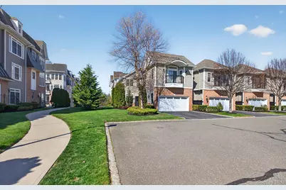 702 Equestrian Way, Westbury, NY 11590 - Photo 25