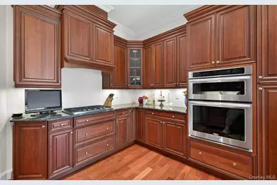 702 Equestrian Way, Westbury, NY 11590 - Photo 7