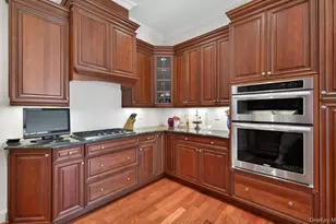 702 Equestrian Way, Westbury, NY 11590 - Photo 7