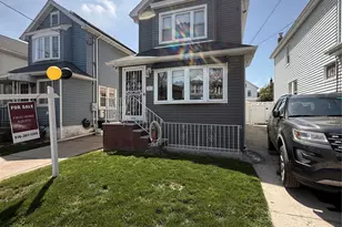 9446 226th St, Floral Park, NY 11001 - Photo 3