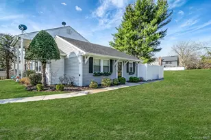 10 Gettysburg Ct, Coram, NY 11727 - Photo 3