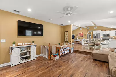 10 Denise Drive, North Babylon, NY 11703 - Photo 11