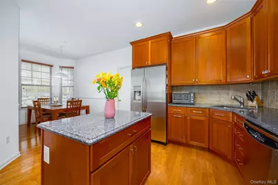 114 Hudson Pointe Drive, Poughkeepsie, NY 12601 - Photo 5