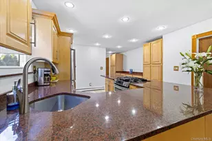 34 Vandewater Ave, Floral Park, NY 11001 - Photo 11
