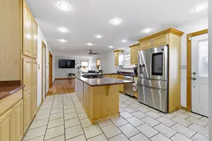 34 Vandewater Ave, Floral Park, NY 11001 - Photo 7