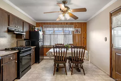 299 37 Street, Lindenhurst, NY 11757 - Photo 11