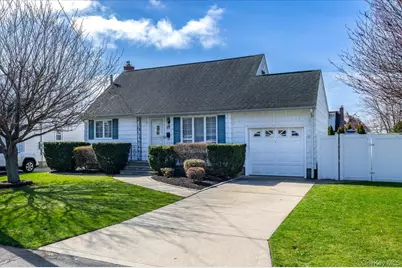 299 37 Street, Lindenhurst, NY 11757 - Photo 1