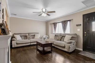 299 37 Street, Lindenhurst, NY 11757 - Photo 3