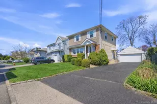 150 Hughes Pl, Albertson, NY 11507 - Photo 31