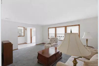 150 Hughes Place, Albertson, NY 11507 - Photo 3