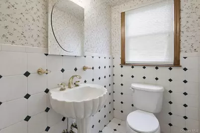 150 Hughes Place, Albertson, NY 11507 - Photo 13