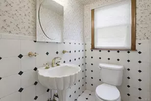 150 Hughes Pl, Albertson, NY 11507 - Photo 13