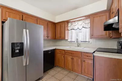 150 Hughes Place, Albertson, NY 11507 - Photo 5