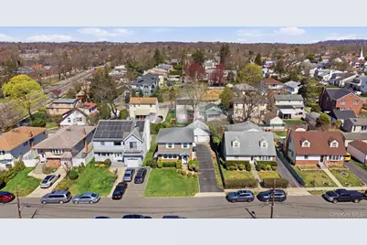 150 Hughes Place, Albertson, NY 11507 - Photo 33