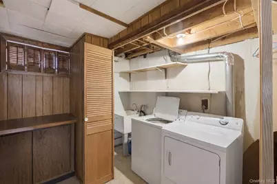 150 Hughes Place, Albertson, NY 11507 - Photo 23