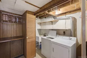 150 Hughes Pl, Albertson, NY 11507 - Photo 23