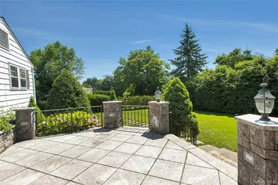 40 Meadow Road, Scarsdale, NY 10583 - Photo 17