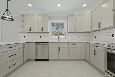 61 Gardiners Avenue, Levittown, NY 11756 - Photo 15