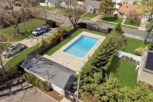 51 Edmunton Dr, North Babylon, NY 11703 - Photo 21