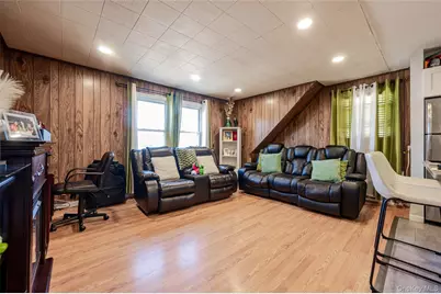 126 Scranton Avenue, Lynbrook, NY 11563 - Photo 11