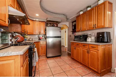 126 Scranton Avenue, Lynbrook, NY 11563 - Photo 5