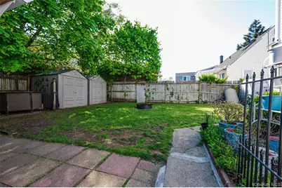126 Scranton Avenue, Lynbrook, NY 11563 - Photo 21