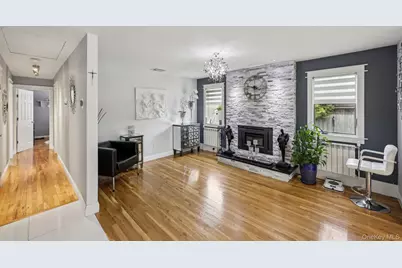 11 Mid Place, Bohemia, NY 11716 - Photo 9