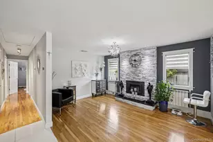 11 Mid Pl, Bohemia, NY 11716 - Photo 9