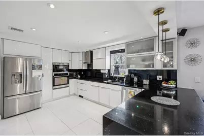 11 Mid Place, Bohemia, NY 11716 - Photo 13