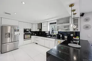 11 Mid Pl, Bohemia, NY 11716 - Photo 13