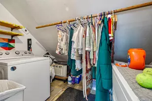 58 Oxford St, Roslyn Heights, NY 11577 - Photo 17