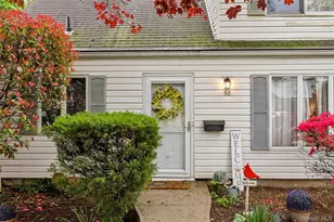 58 Oxford St, Roslyn Heights, NY 11577 - Photo 3