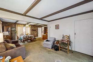 58 Oxford St, Roslyn Heights, NY 11577 - Photo 5
