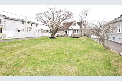 229 14th Street, West Babylon, NY 11704 - Photo 3