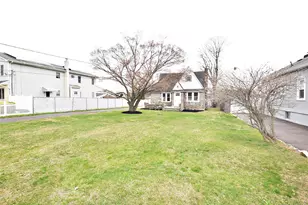 229 14th St, West Babylon, NY 11704 - Photo 3
