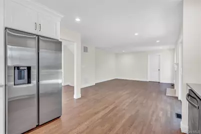 26 Stone Gate Court, Smithtown, NY 11787 - Photo 11