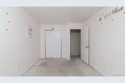 44 Oak Street, Central Islip, NY 11722 - Photo 15