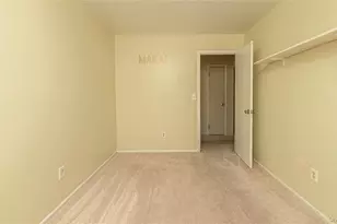 44 Oak St, Central Islip, NY 11722 - Photo 9