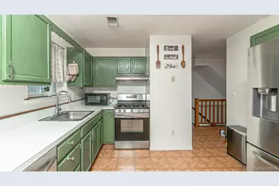 44 Oak Street, Central Islip, NY 11722 - Photo 5