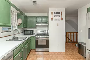 44 Oak St, Central Islip, NY 11722 - Photo 5