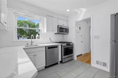 22 Rogers Drive, New Rochelle, NY 10804 - Photo 9