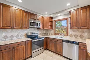 29 Potter Ln, Huntington, NY 11743 - Photo 9