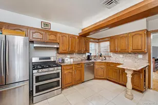 36 Nirvana Ave, Great Neck, NY 11023 - Photo 7