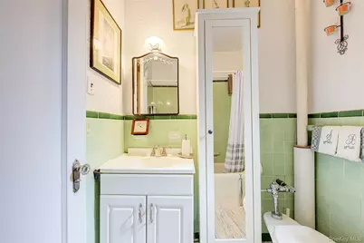 109-14 Ascan Avenue #1K, Forest Hills, NY 11375 - Photo 11