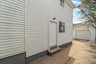 90-34 205th St, Hollis, NY 11423 - Photo 3
