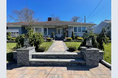 7 Willowbrook Lane, Freeport, NY 11520 - Photo 1